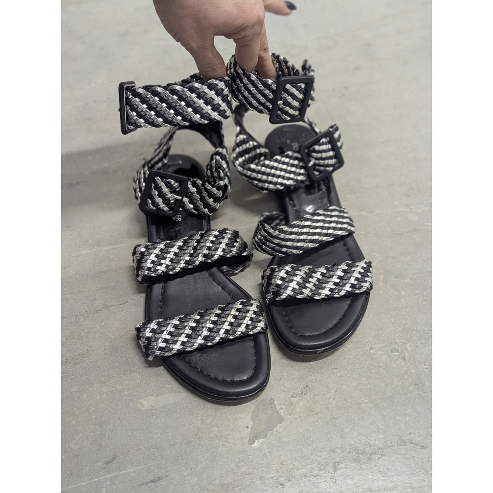 Quiet Luxury Woven Gladiator Sandals Black Silver Boho Chic Size 8 Donald Pliner